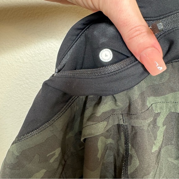 lululemon | speed shorts green camo size 4 - Picture 4 of 5